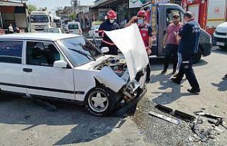 Sanayide iki otomobil çarpıştı: 1 yaralı
