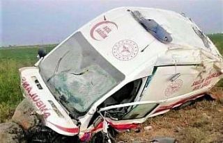 Şanlıurfa’da ambulans devrildi: 1 ölü, 4 yaralı