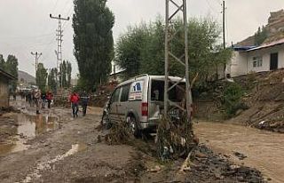 Sarıkamış’ı sel vurdu