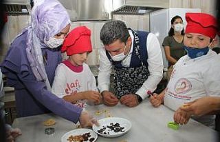 Savaşçı, özel eğitim öğrencileriyle birlikte...