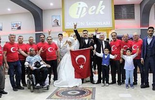 Şehidin yeğenine kırmızı beyaz düğün