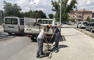 Şehir genelinde mazgallar temizleniyor