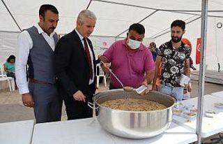 Şehit Aileleri Derneği’nden vatandaşlara aşure...