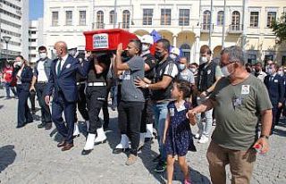 Şehit babaya kızlarından son bakış