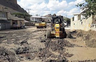 Sel bölgelerinde başlatılan altyapı çalışmaları...