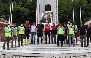 Sel nedeniyle balçıkla dolan Bozkurt’taki şehitlik...