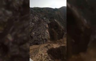 Sel suları şelale gibi dağlardan aktı