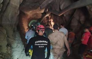 Selde kaybolan işçiyi tünel içinde arama çalışmaları...