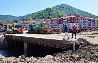 Selde yıkılan köprü yeniden inşa ediliyor