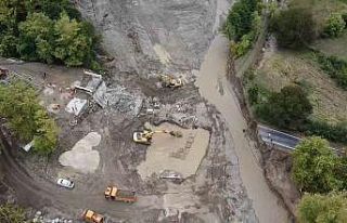 Selde yıkılan köprünün yerine 36 metrelik panel...