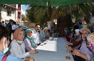 Selendi’de aşure ikramı yapıldı