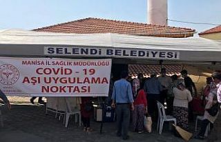 Selendi’de vatandaşlardan aşı çadırına yoğun...