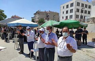 Selendililer yağmur duasına çıktı