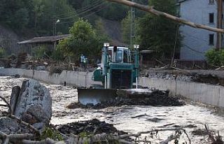 Selin tahrip ettiği Zafer köyünde ekipler seferber...