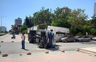 Serik’te 2 kamyon çarpıştı: 2 yaralı