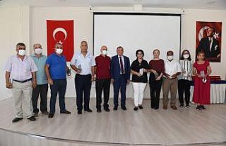 Seyhan Belediyesi’nde emekli olanlara plaket verildi