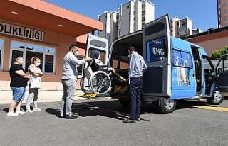 Seyhan’da engelsiz taksi uygulaması hizmete girdi