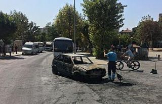 Seyir halindeki araç alev topuna döndü, faciadan...