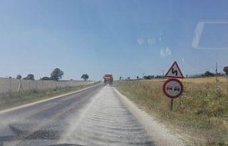 Sıcaklardan asfalt eridi