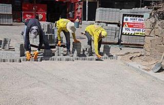 Siirt Belediyesi, mahallelerde kilit parke taşı...