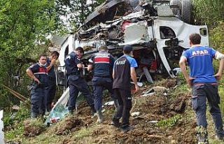 Sinop’ta freni patlayan kamyonet takla attı: 1...