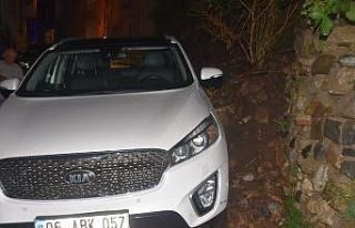 Sinop’ta istinat duvarı çöktü: 1 araç zarar...