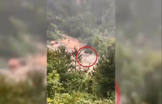 Sinop’ta sel suları evi böyle yıktı