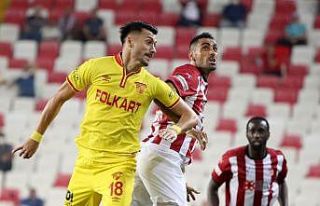 Sivasspor ligdeki ilk beraberliğini aldı