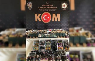 Sivas’ta kaçak kol saatleri ve güneş gözlükleri...