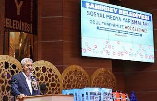 Sorulara doğru cevap verenlere ödülleri dağıtıldı