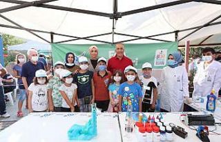 Sultangazi’de bilim, çocukların ayaklarına geldi