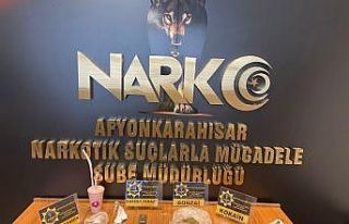 Şüphe üzerine durdurulan araçta 2 kişi uyuşturucu...