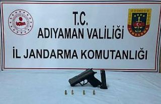 Şüpheli araçta tabanca ele geçirildi