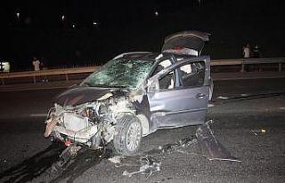 Takla atan otomobilde 70 metre sürüklendi, kazadan...