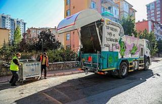 Talas’ta çöp konteynerleri hem yıkanıyor hem...