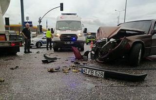 Tankerle çarpışan otomobilden burnu bile kanamadan...