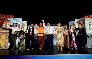 Tarsus Belediyesi, ‘Tiyatro Akşamları’ ile binlerce...