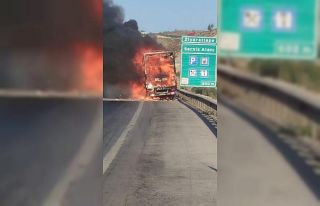 Tarsus’ta ev eşyası taşıyan kamyonet çıkan...