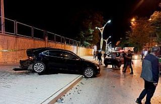 Tatvan’da trafik kazası; 3 yaralı