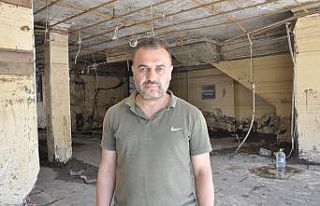 Tavanı yangın tüpüyle kırarak hem kendini hem...