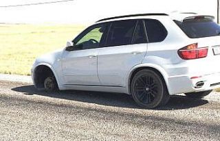 Tekerleği fırlayan otomobilin neden olduğu kaza...