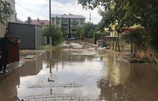 Tekirdağ’da dolu ve sağanak yağış hayatı olumsuz...