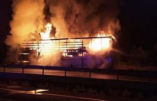 Tekstil ürünleri yüklü tır çıkan yangında...