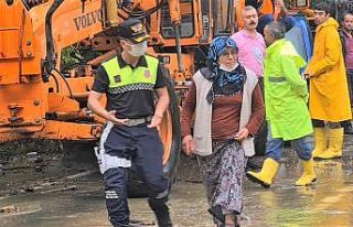 Telefonuna ulaşamadığı eşinin sele kapıldığını...