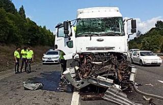 TEM’de akaryakıt tankeri kamyona arkadan çarptı:...