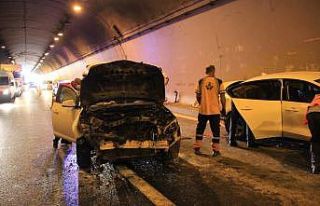 TEM’deki kazada yanan araçtan son anda kurtuldular