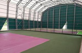 Tenis kortunda hazırlıklar sürüyor