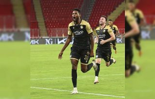 Tetteh’den altın değerinde gol