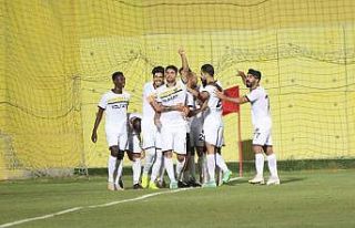 TFF 1. Lig: Menemenspor: 2 - Büyükşehir Belediye...