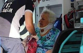 Ticari taksi ile otomobil çarpıştı: 2 yaralı